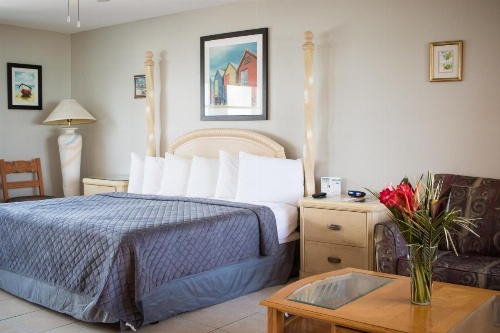 Riptide Oceanfront Hotel image 25