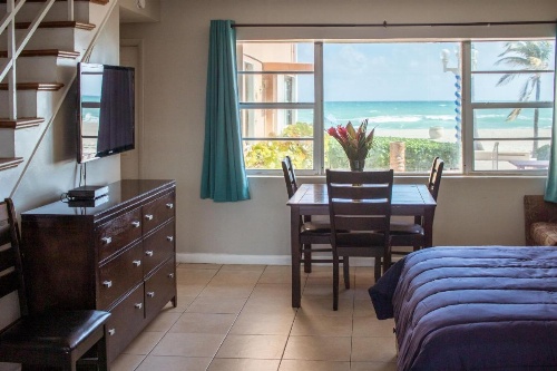 Riptide Oceanfront Hotel image 39