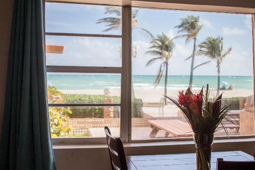 Riptide Oceanfront Hotel image 40