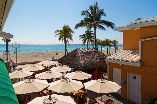 Riptide Oceanfront Hotel image 48